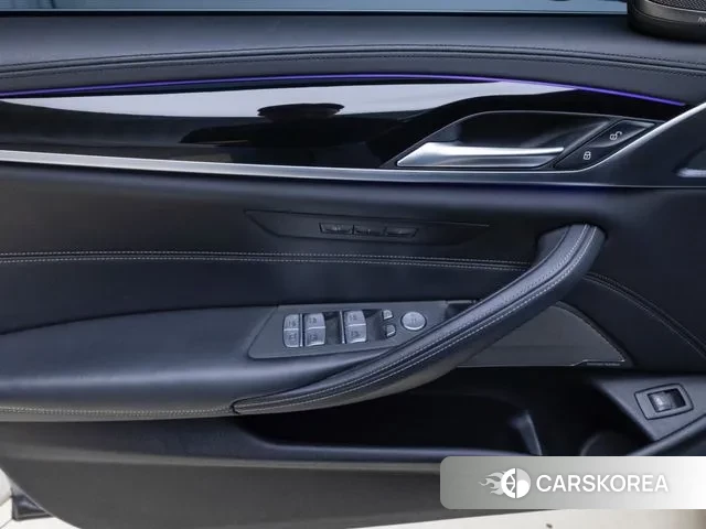 BMW 5 Series (G30) id 2994878 из Кореи 11