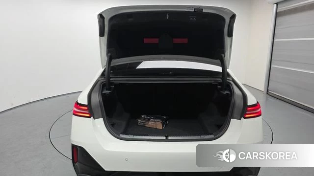 BMW 5 Series (G60) id 3850250 из Кореи 11