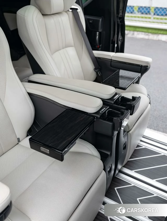 Lexus LM id 4278801 из Китая 11