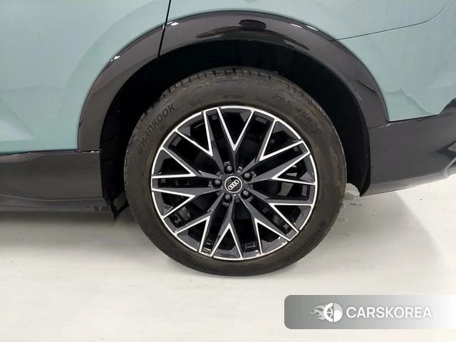 Audi Q5 e-tron id 4229209 из Китая 11