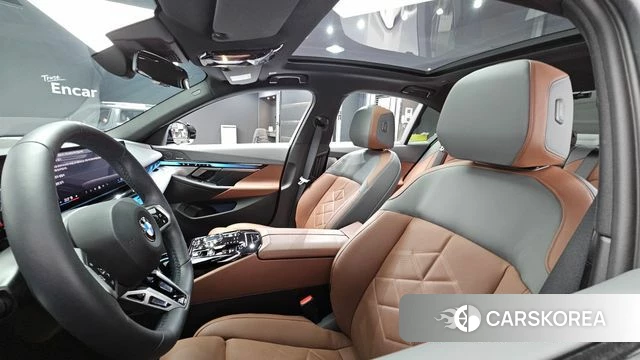 BMW 5 Series (G60) id 3837938 из Кореи 11