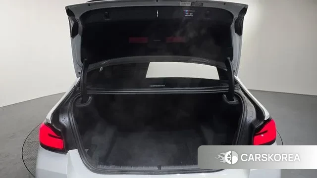 BMW 5 Series (G30) id 3680117 из Кореи 11