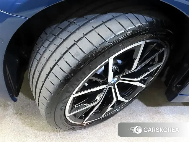 BMW 5 Series (G30) id 3384961 из Кореи 11