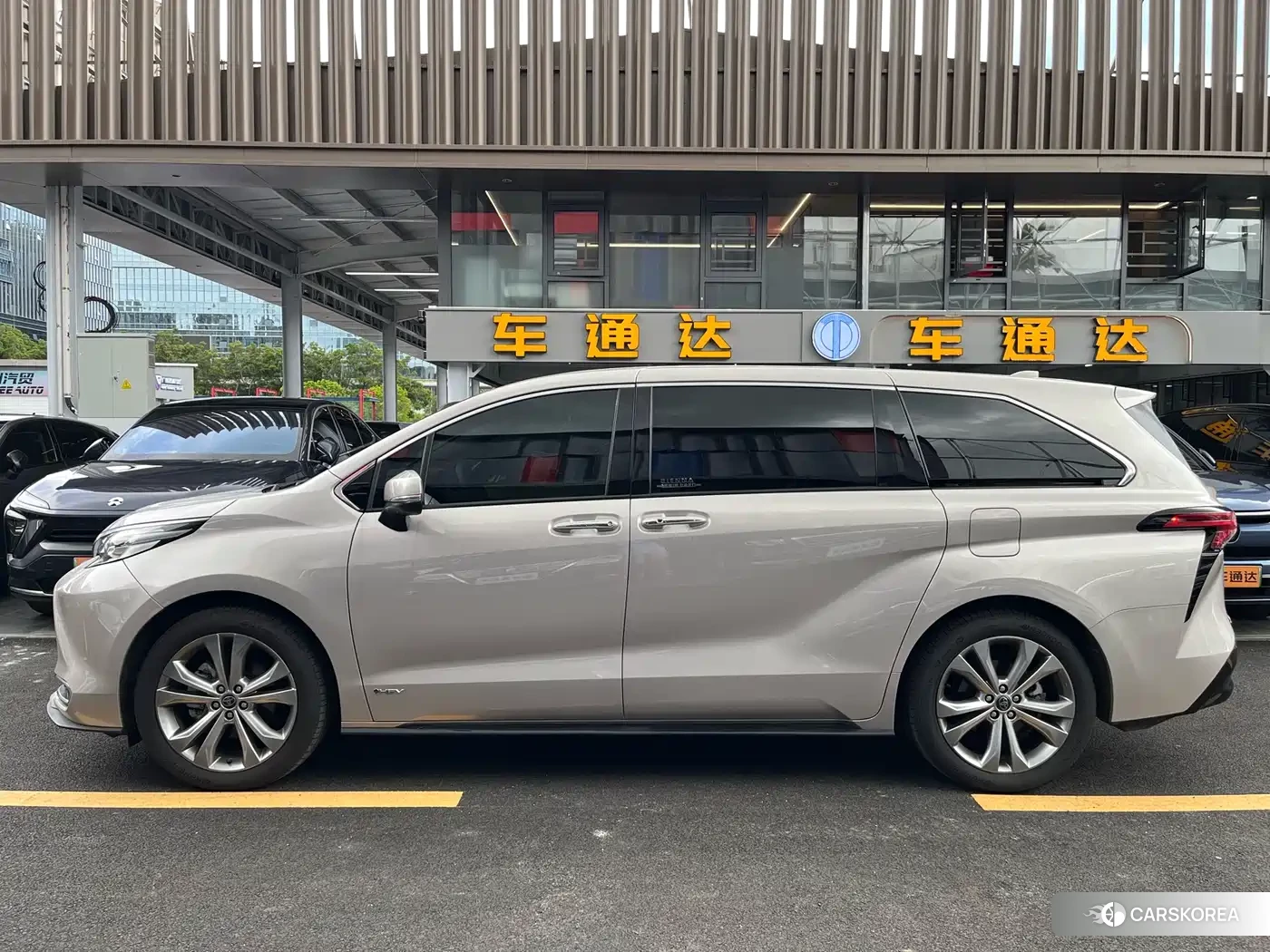 Toyota Sienna id 4547530 из Китая 11