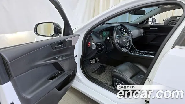 Jaguar XE id 2653389 из Кореи 11