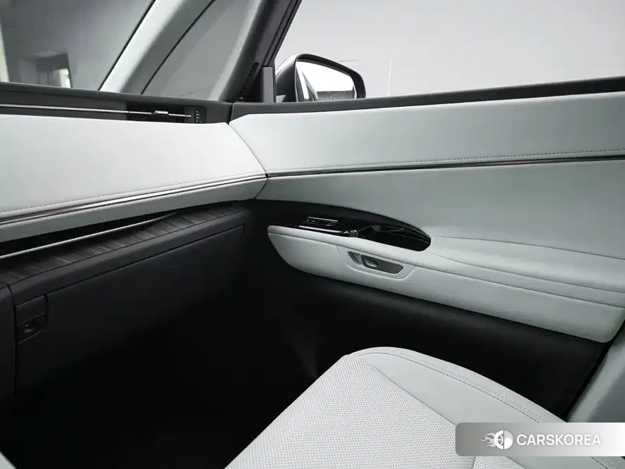 Lexus LM id 4686055 из Китая 11