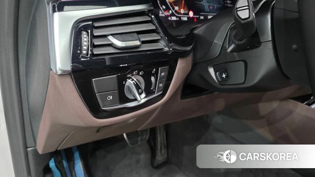 BMW 5 Series (G30) id 4396521 из Кореи 11