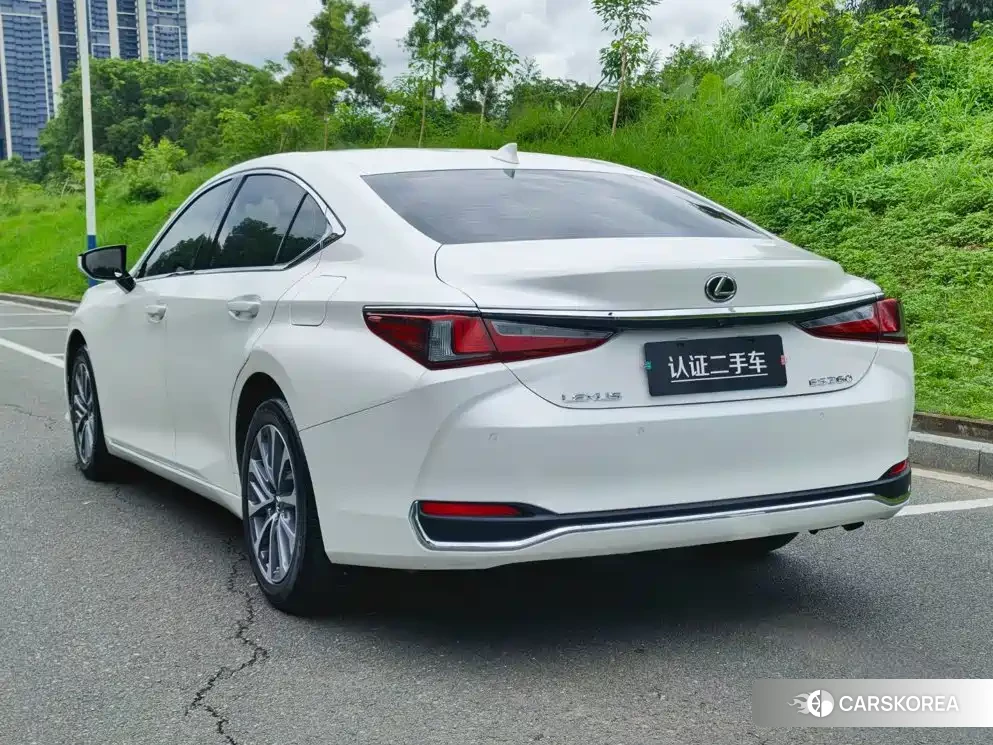 Lexus ES id 4659709 из Китая 11