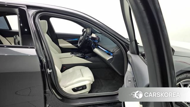 BMW 5 Series (G60) id 4743993 из Кореи 11