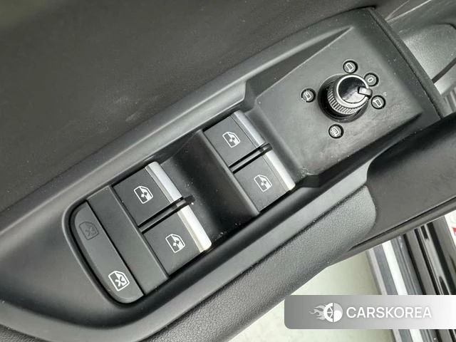 Audi Q5L id 3927064 из Китая 11
