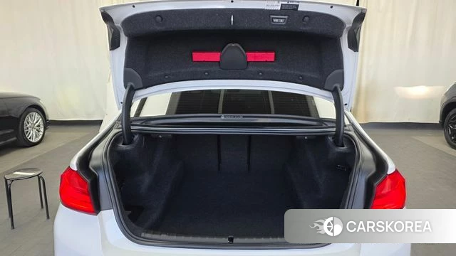 BMW 5 Series (G30) id 3829128 из Кореи 11