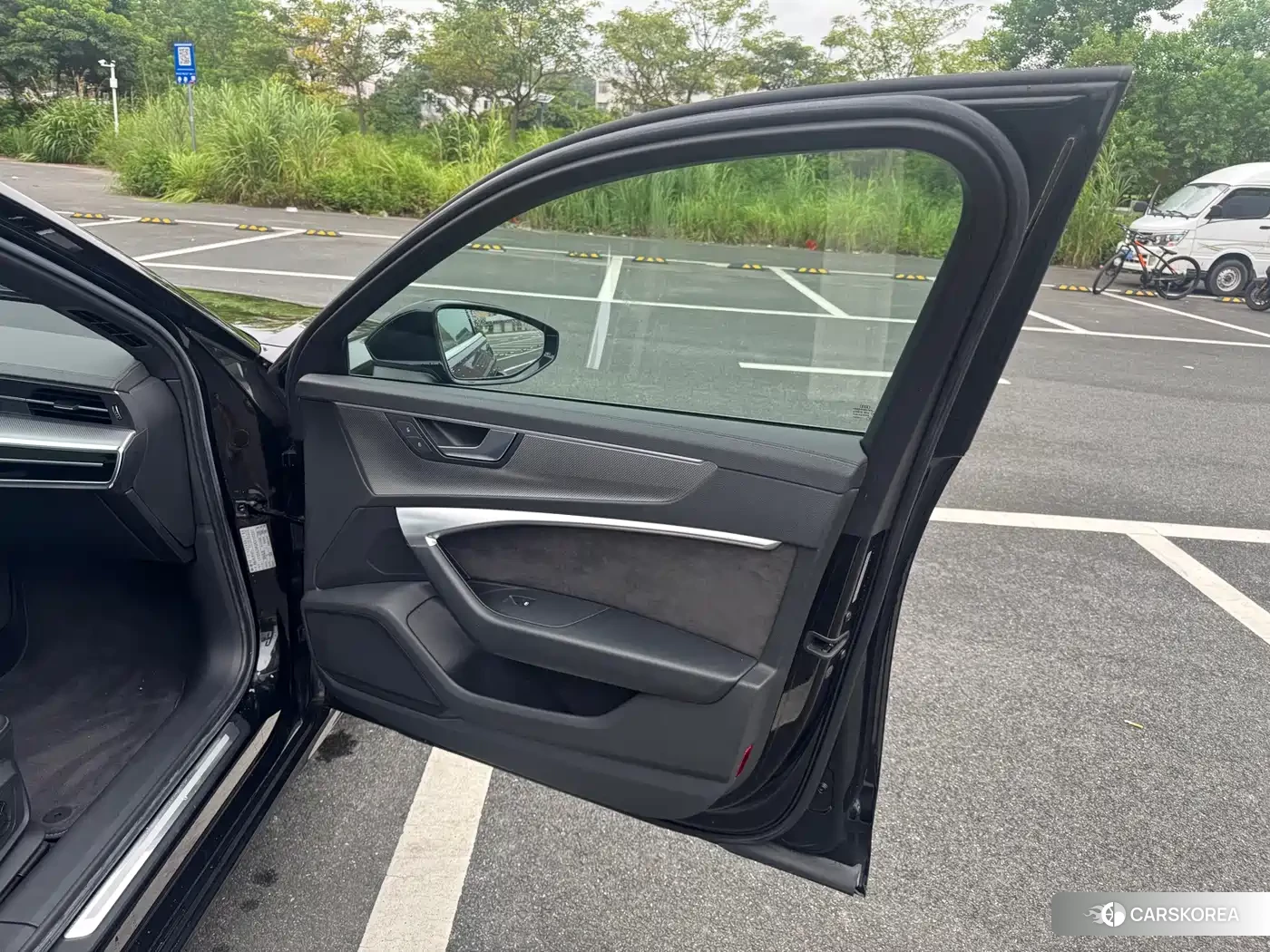 Audi A6L id 4601877 из Китая 11