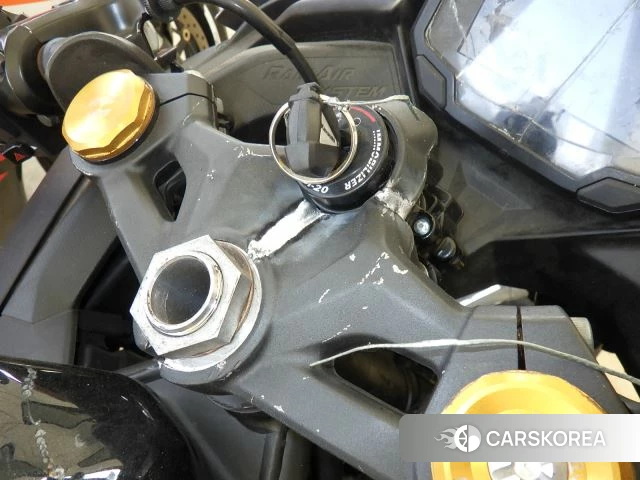 Kawasaki ZX-4R SE id 3949356 из Японии 11