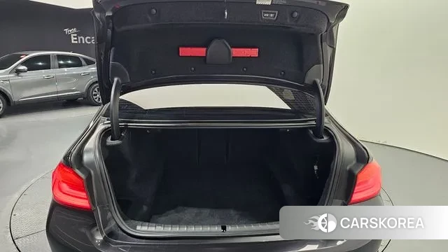 BMW 5 Series (G30) id 3308189 из Кореи 11