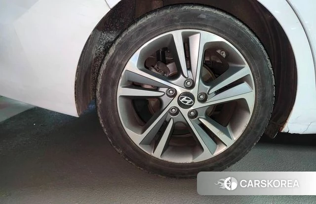 Hyundai Avante AD id 4947282 из Кореи 11