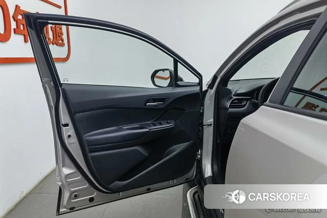 Toyota C-HR id 4259128 из Китая 11
