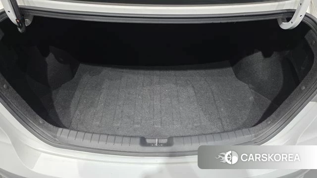 Hyundai Avante AD id 3846041 из Кореи 11