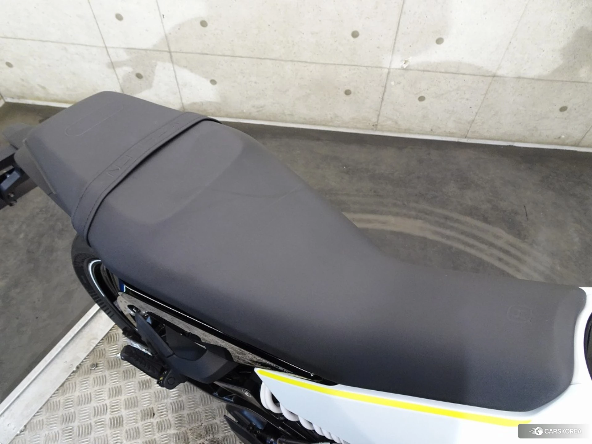 Husqvarna VITPILEN 401 id 3939705 из Японии 11