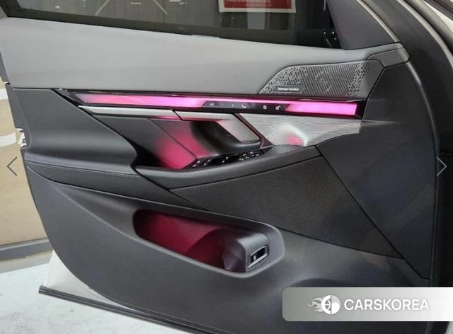 BMW 5 Series (G60) id 3889169 из Кореи 11