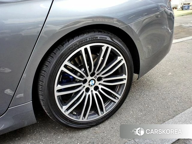 BMW 5 Series (G30) id 3889381 из Кореи 11