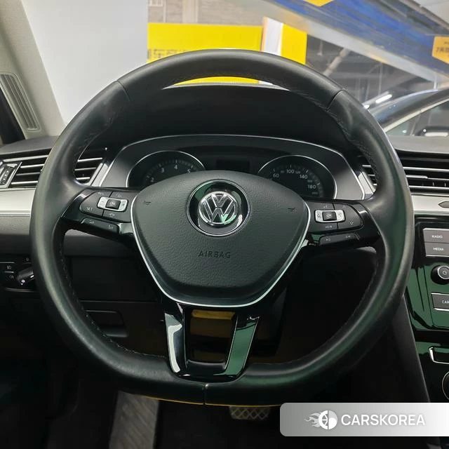 Volkswagen Magotan id 4235885 из Китая 11