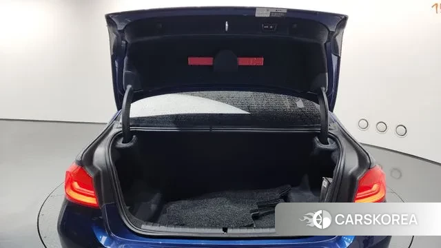 BMW 5 Series (G30) id 3417649 из Кореи 11