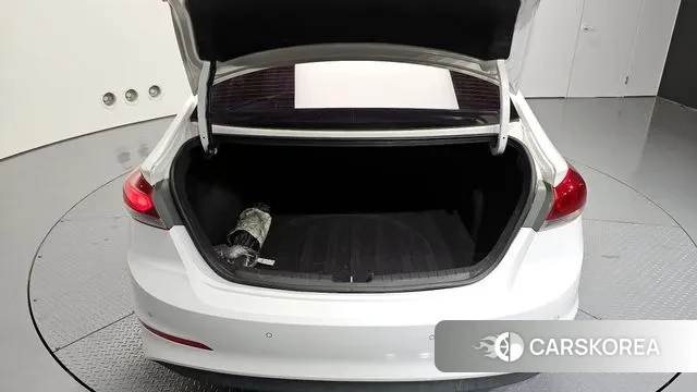 Hyundai Avante AD id 3656782 из Кореи 11