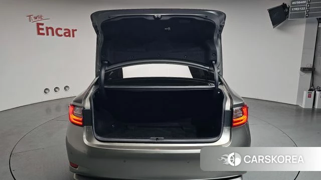 Lexus New ES300h id 3894226 из Кореи 11