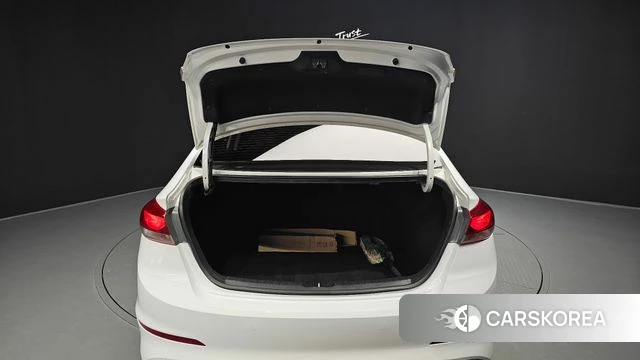 Hyundai Avante AD id 4530890 из Кореи 11