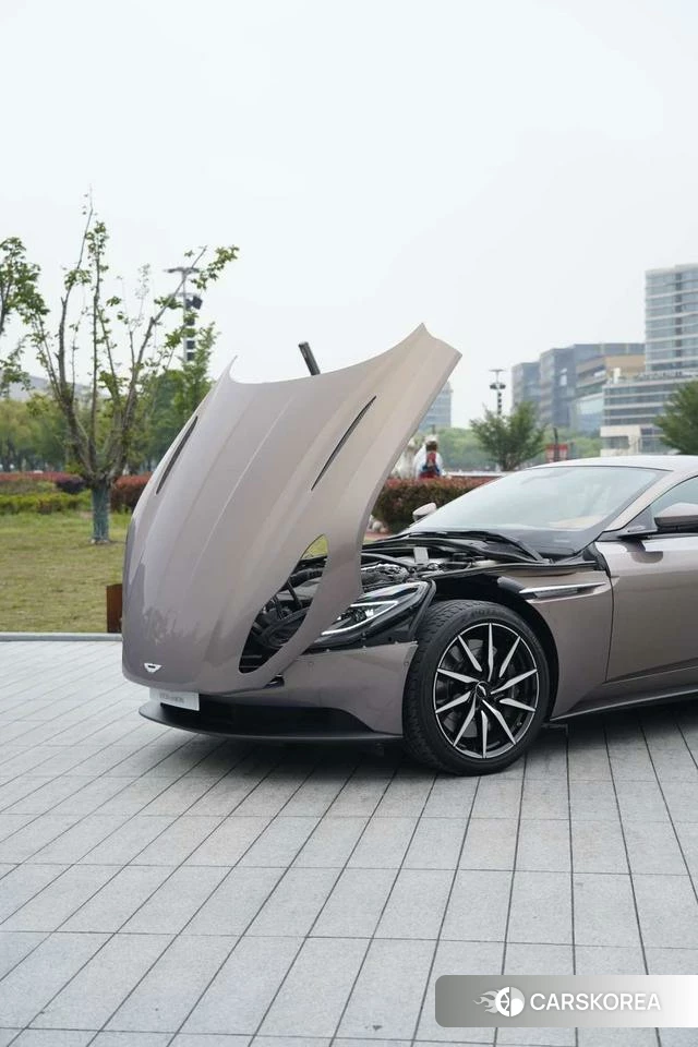 Aston Martin DB11 id 3969204 из Китая 11