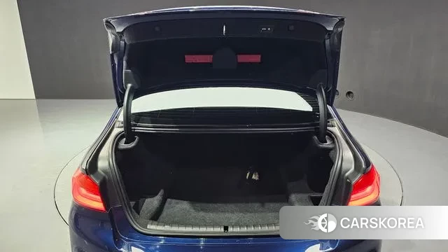 BMW 5 Series (G30) id 3344824 из Кореи 11