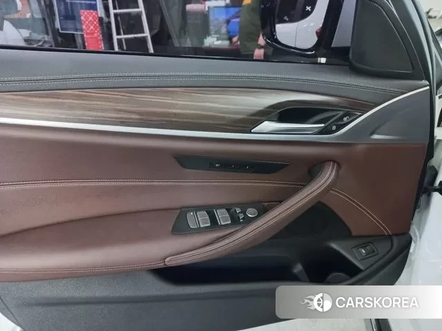 BMW 5 Series (G30) id 3335529 из Кореи 11