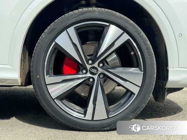 Audi Q5L id 4205717 из Китая 11