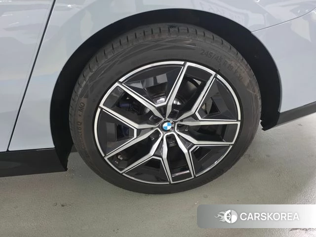 BMW 5 Series (G60) id 3981975 из Кореи 11