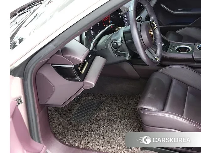 Porsche Taycan id 3054274 из Кореи 11