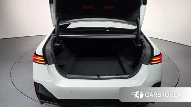 BMW 5 Series (G60) id 3533616 из Кореи 11