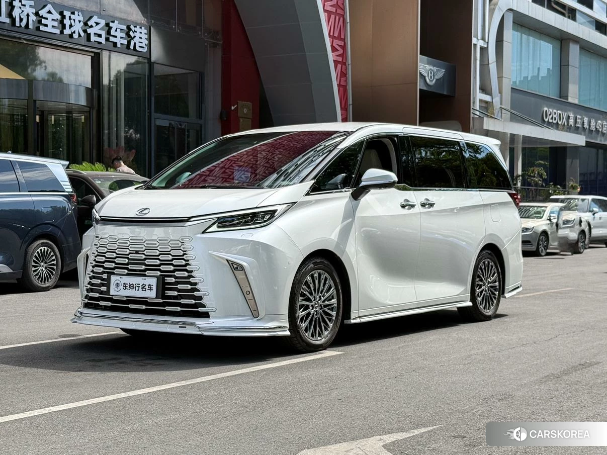 Lexus LM id 4452994 из Китая 11