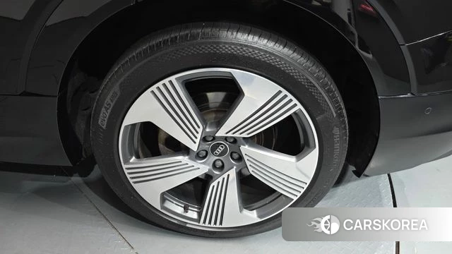 Audi e-Tron id 4249111 из Кореи 11