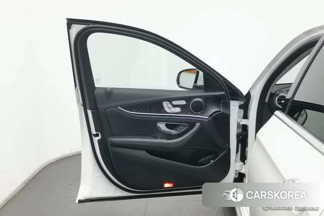 Mercedes-Benz E-class id 4210661 из Китая 11