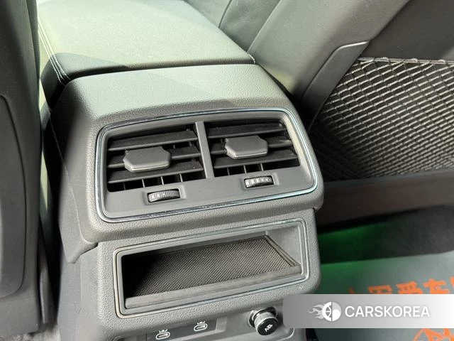 Audi A6L id 4259389 из Китая 11
