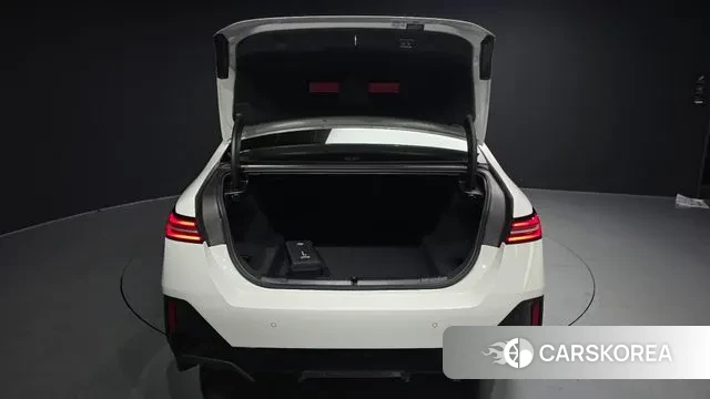 BMW 5 Series (G60) id 3763168 из Кореи 11