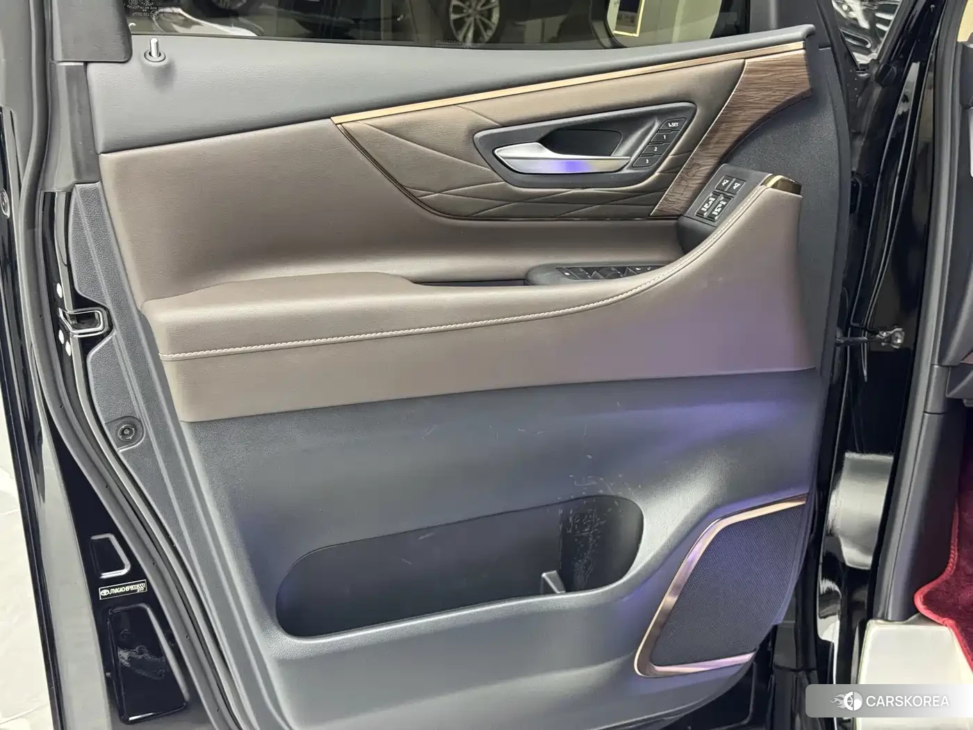 Toyota Elfa id 4583749 из Китая 11