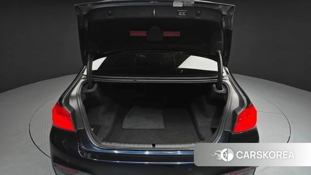 BMW 5 Series (G30) id 3813503 из Кореи 11