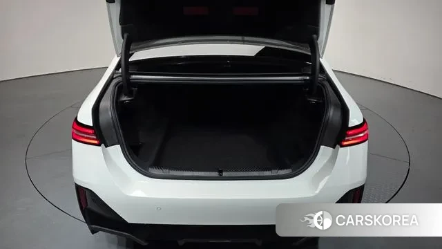 BMW 5 Series (G60) id 3057845 из Кореи 11