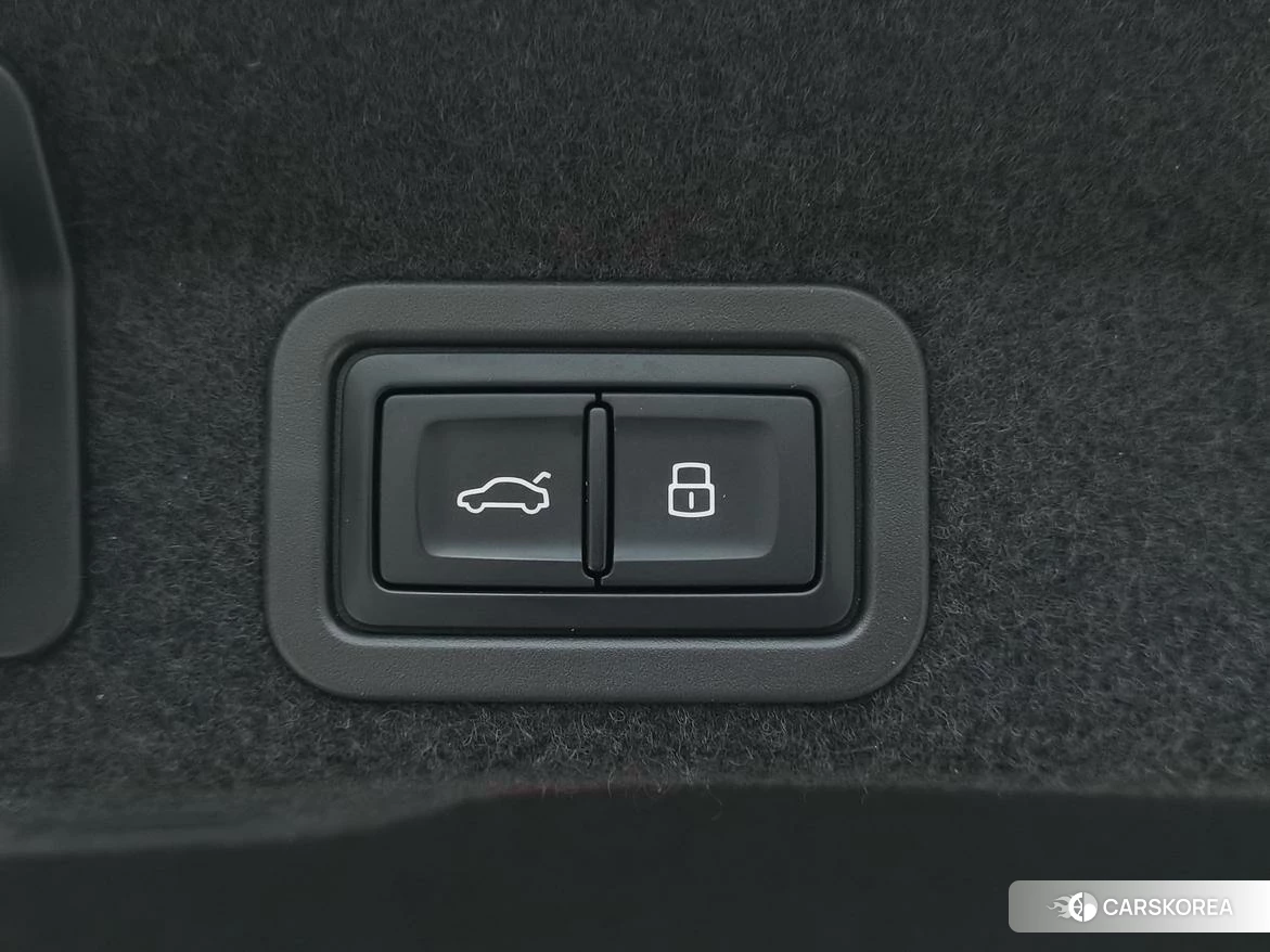 Audi A6L id 4467739 из Китая 11