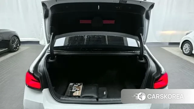 BMW 5 Series (G30) id 3493836 из Кореи 11