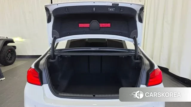 BMW 5 Series (G30) id 3736267 из Кореи 11