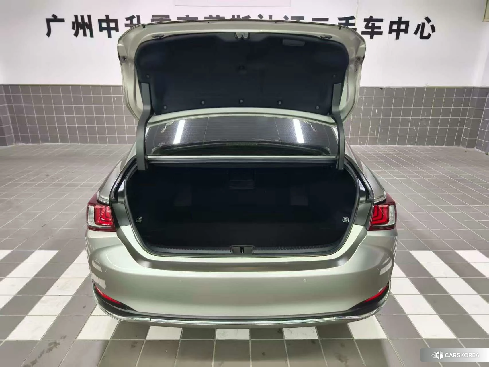 Lexus ES id 4406144 из Китая 11