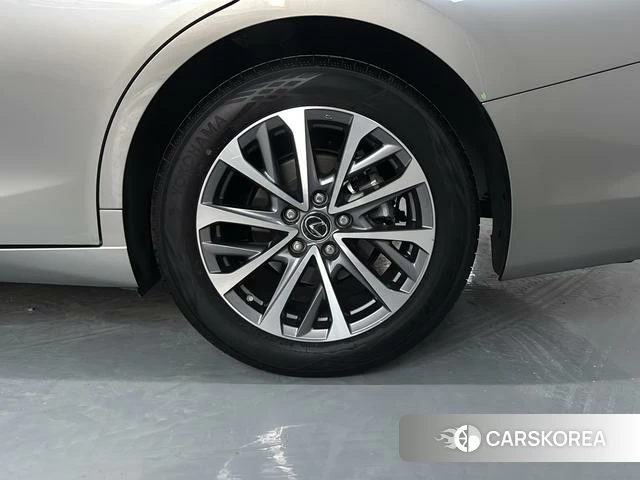 Lexus ES id 4278589 из Китая 11