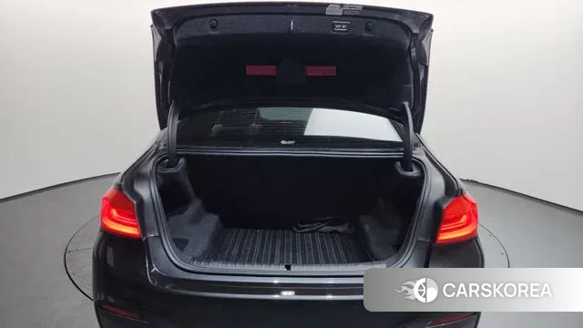 BMW 5 Series (G30) id 3666462 из Кореи 11